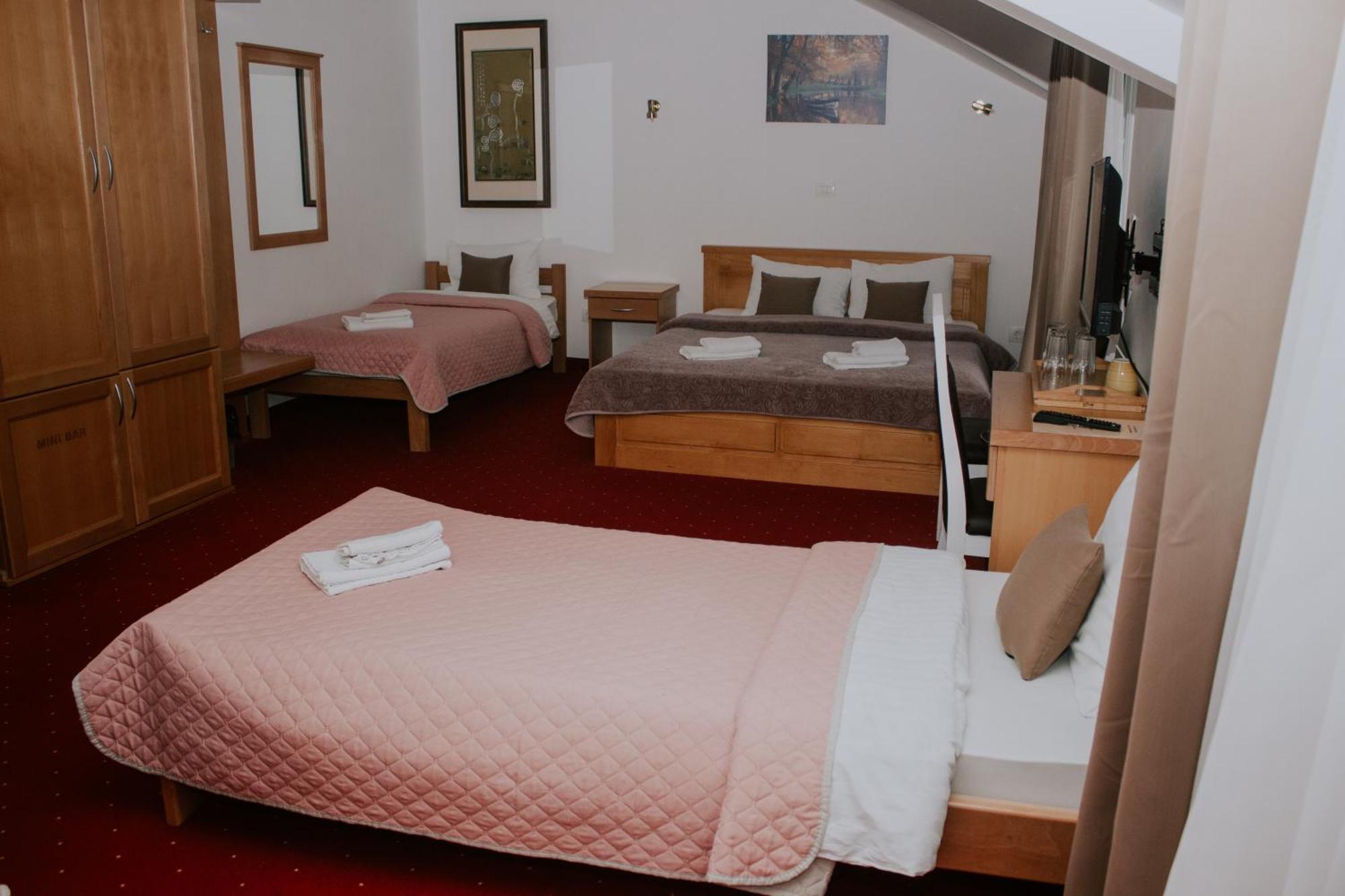 Hotel Serdar Mojkovac Rum bild