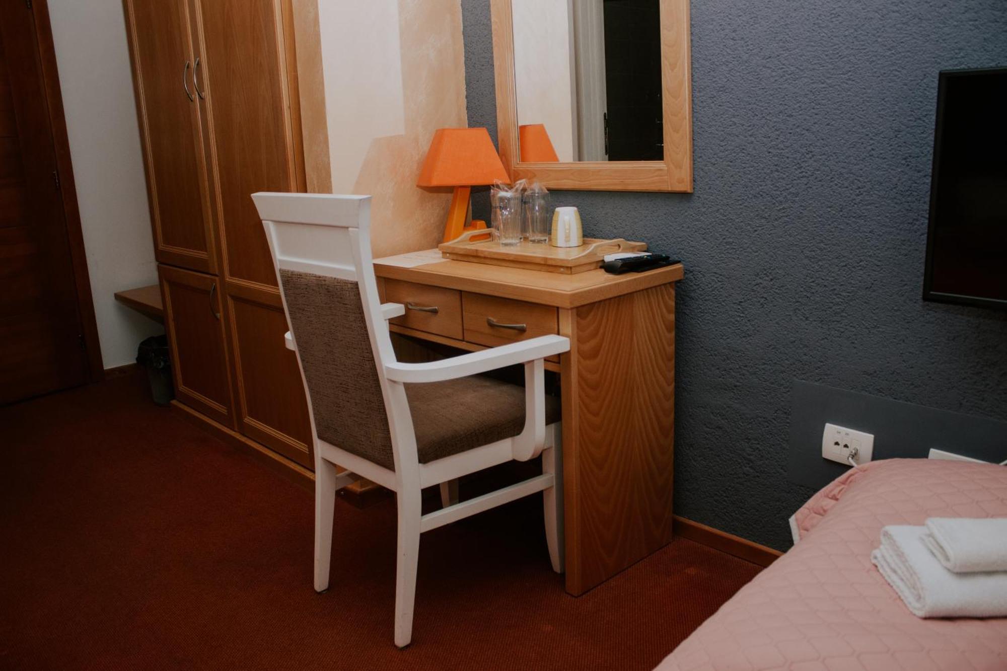 Hotel Serdar Mojkovac Rum bild
