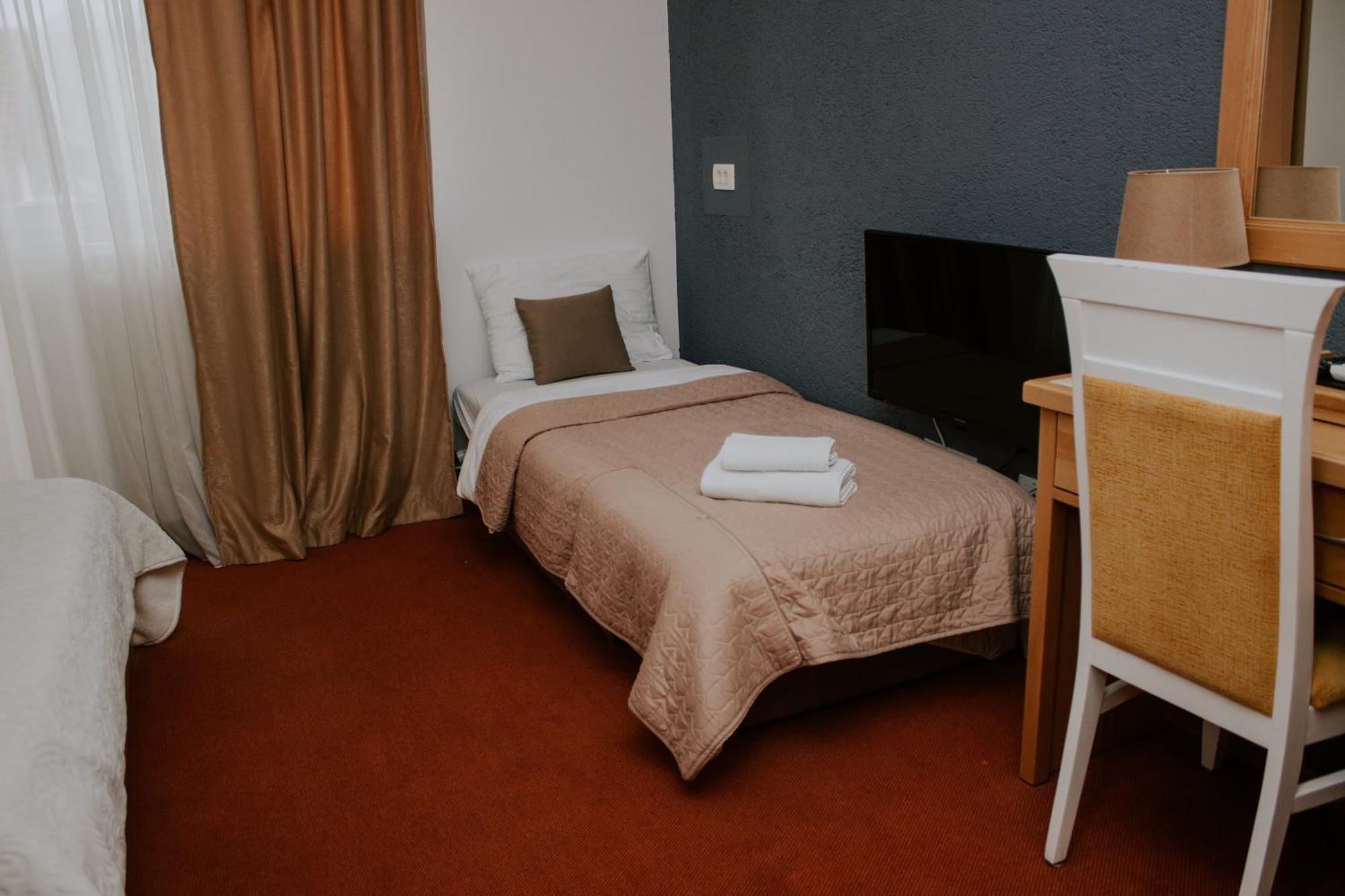Hotel Serdar Mojkovac Rum bild